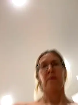 Snapshot of angelmommu chatting on November 19, 4:29 pm angelmommu online show from November 19, 4:29 pm