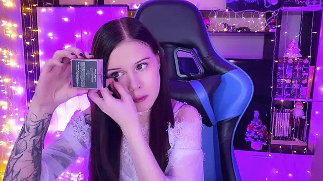 jasminevine online show from December 18, 5:00 pm