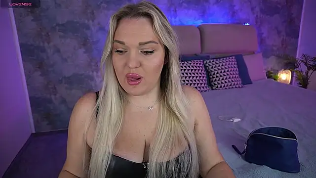 MissyMartinez online show from December 13, 7:58 am