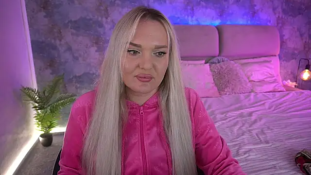 MissyMartinez online show from October 3, 7:05 am