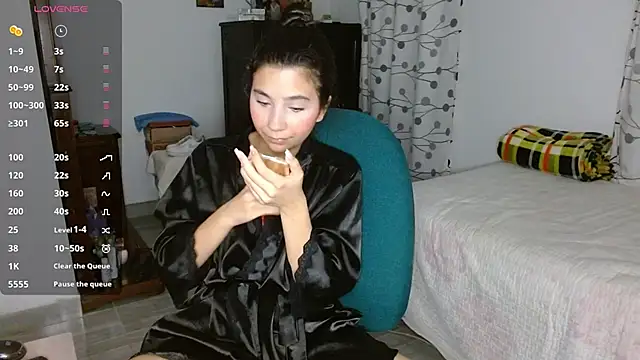Snapshot of mia__lopez_ chatting on December 4, 12:08 am mia lopez online show from December 4, 12:08 am