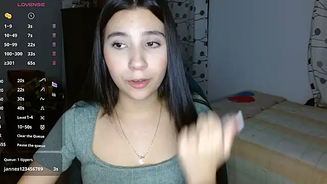 Snapshot of mia__lopez_ chatting on December 7, 3:47 am mia lopez online show from December 7, 3:47 am