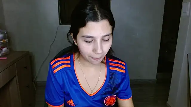 Snapshot of mia__lopez_ chatting on June 18, 4:35 am mia lopez online show from June 18, 4:35 am