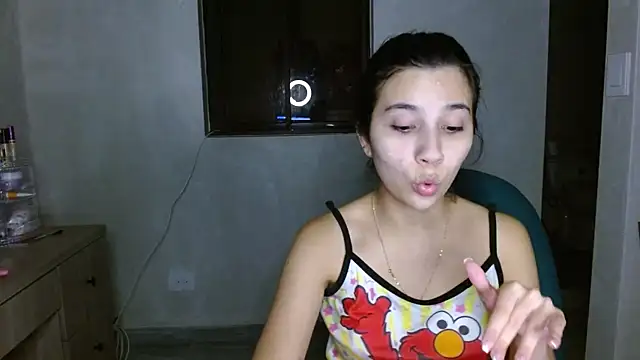 Snapshot of mia__lopez_ chatting on June 25, 3:50 am mia lopez online show from June 25, 3:50 am
