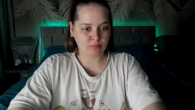 uliastar online show from April 11, 1:59 pm