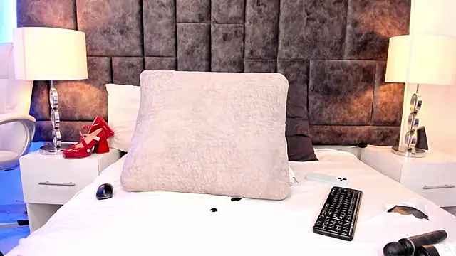 Snapshot of Petit-Rosse chatting on January 10, 1:21 am Petit-Rosse online show from January 10, 1:21 am