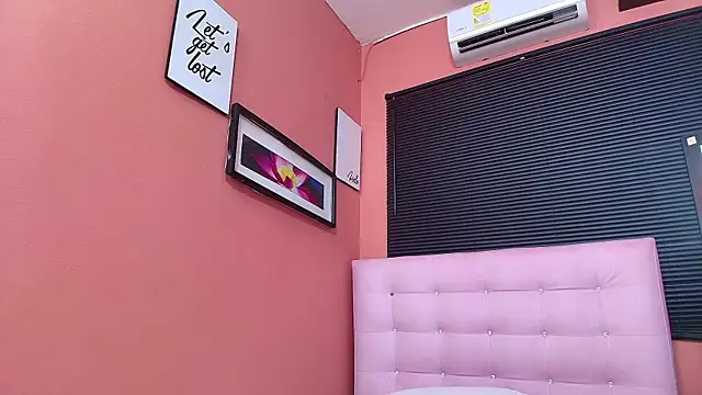 Snapshot of kinkylittlegirll chatting on December 12, 5:37 pm kinkylittlegirll online show from December 12, 5:37 pm