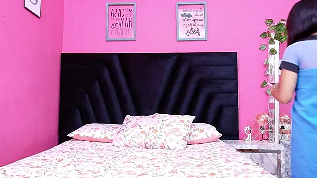 Snapshot of kinkylittlegirll chatting on October 31, 5:03 pm kinkylittlegirll online show from October 31, 5:03 pm