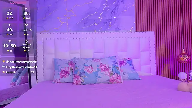 kinkylittlegirll online show from April 8, 2:33 am