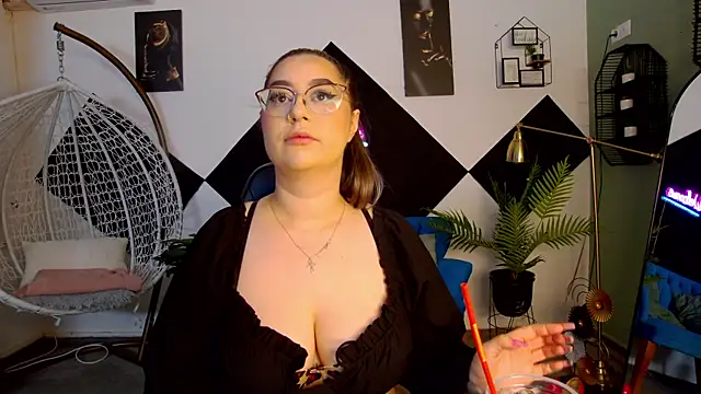 Katewalker  online show from July 5, 7:10 pm