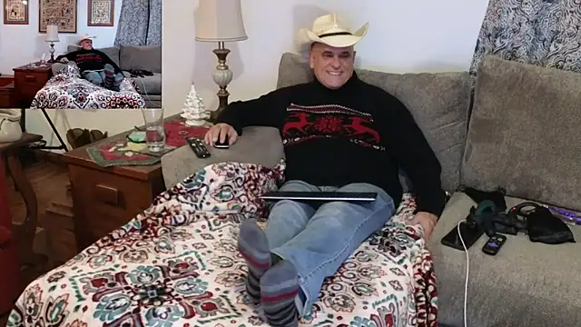 Foxhunt99 online show from December 19, 3:18 am