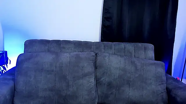 Snapshot of Stormi_Canniggia chatting on March 19, 8:23 am Stormi Canniggia online show from March 19, 8:23 am