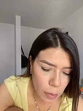 Snapshot of martina_contreras chatting on May 24, 6:02 pm martina contreras online show from May 24, 6:02 pm
