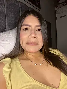 Snapshot of martina_contreras chatting on June 9, 5:19 am martina contreras online show from June 9, 5:19 am