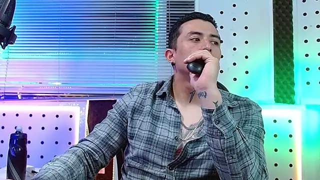 Darko0717 online show from April 3, 4:05 pm