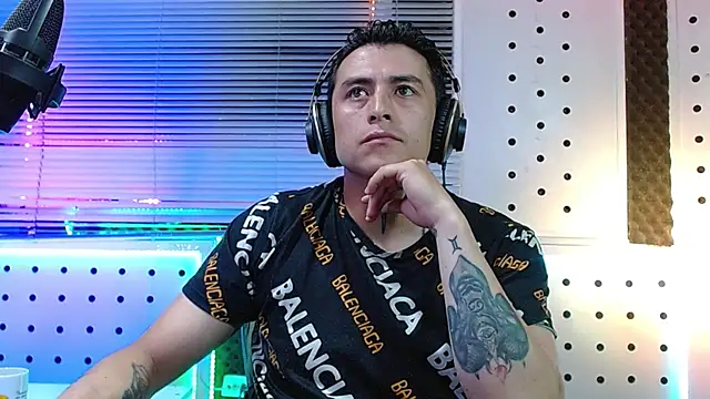 Darko0717 online show from April 5, 11:57 pm