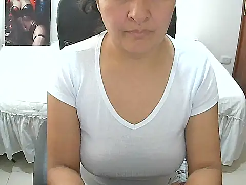 Snapshot of SenthiX chatting on October 13, 1:33 pm SenthiX online show from October 13, 1:33 pm