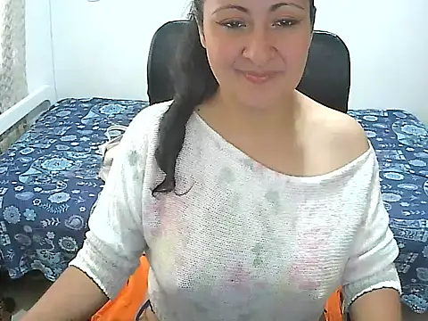 Snapshot of SenthiX chatting on October 17, 5:48 pm SenthiX online show from October 17, 5:48 pm