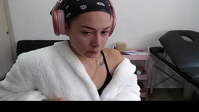 MommyMiaWs online show from March 5, 4:24 pm