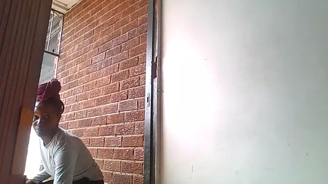 sluttylaura21 online show from February 22, 1:35 pm