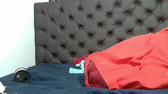 sluttylaura21 online show from March 9, 2:43 pm