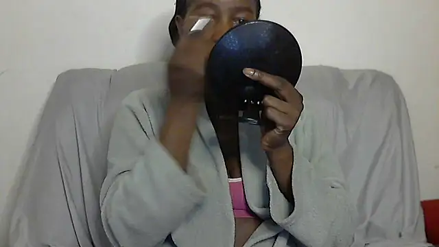 sluttylaura21 online show from March 16, 12:01 am