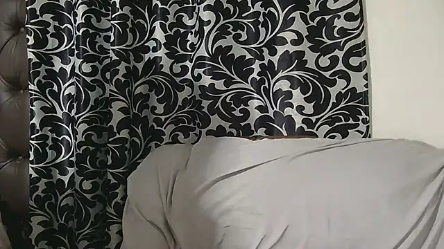 sluttylaura21 online show from September 9, 5:12 pm