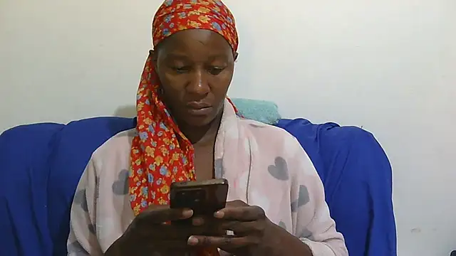 sluttylaura21 online show from October 29, 4:48 am