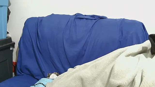 Snapshot of sluttylaura21 chatting on November 11, 4:40 pm sluttylaura21 online show from November 11, 4:40 pm