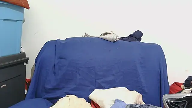 Snapshot of sluttylaura21 chatting on November 17, 5:35 am sluttylaura21 online show from November 17, 5:35 am