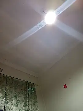 sluttylaura21 online show from April 18, 8:09 pm