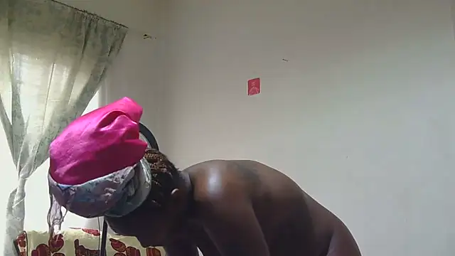 sluttylaura21 online show from April 20, 6:38 am