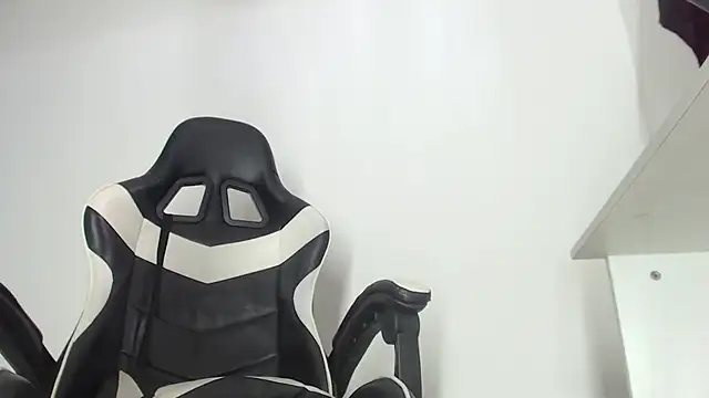 Camila Darks online show from December 3, 9:33 am