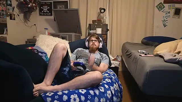 Snapshot of LovelyGreekDick6 chatting on October 30, 1:40 am LovelyGreekDick6 online show from October 30, 1:40 am