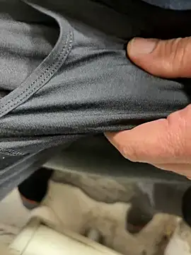 tank32s online show from December 14, 9:29 am