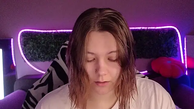 Snapshot of DjennaPalme chatting on November 9, 2:21 am DjennaPalme online show from November 9, 2:21 am