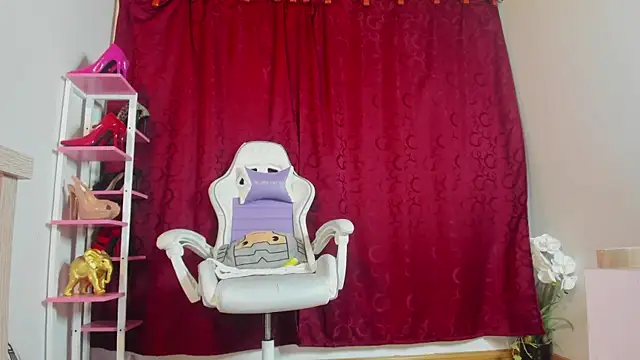 Snapshot of karinadiaz69 chatting on January 4, 12:27 pm karinadiaz69 online show from January 4, 12:27 pm