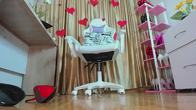 Snapshot of karinadiaz69 chatting on February 16, 5:59 am karinadiaz69 online show from February 16, 5:59 am