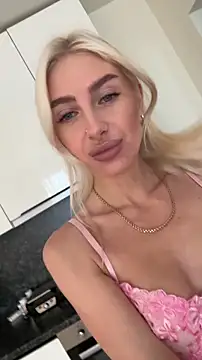 Mia Roxie online show from October 27, 3:32 am