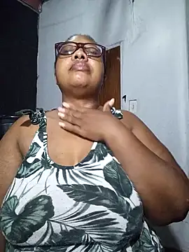 Snapshot of YELLOW_BONE chatting on January 8, 12:38 am YELLOW BONE online show from January 8, 12:38 am