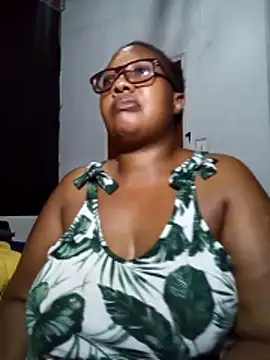 Snapshot of YELLOW_BONE chatting on January 8, 8:39 pm YELLOW BONE online show from January 8, 8:39 pm