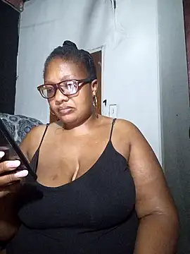 Snapshot of YELLOW_BONE chatting on January 21, 12:36 am YELLOW BONE online show from January 21, 12:36 am