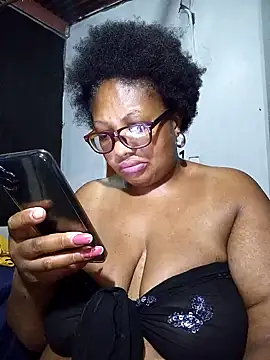 Snapshot of YELLOW_BONE chatting on February 2, 1:02 am YELLOW BONE online show from February 2, 1:02 am