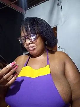 Snapshot of YELLOW_BONE chatting on February 8, 12:38 am YELLOW BONE online show from February 8, 12:38 am