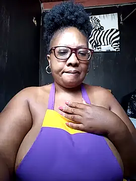Snapshot of YELLOW_BONE chatting on February 9, 8:44 am YELLOW BONE online show from February 9, 8:44 am