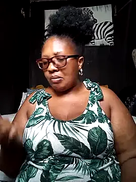 Snapshot of YELLOW_BONE chatting on February 10, 7:47 am YELLOW BONE online show from February 10, 7:47 am