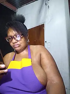 Snapshot of YELLOW_BONE chatting on February 13, 12:46 am YELLOW BONE online show from February 13, 12:46 am
