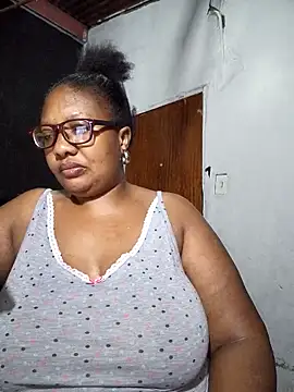 Snapshot of YELLOW_BONE chatting on February 16, 1:14 am YELLOW BONE online show from February 16, 1:14 am