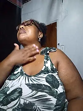Snapshot of YELLOW_BONE chatting on February 18, 8:47 pm YELLOW BONE online show from February 18, 8:47 pm