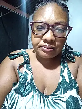 Snapshot of YELLOW_BONE chatting on February 22, 12:27 am YELLOW BONE online show from February 22, 12:27 am